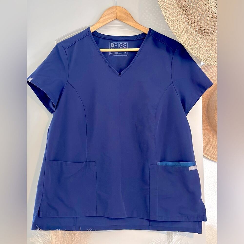 FIGS Gaya Camo Limited Edition Scrub Top Navy Blue Pockets Medium Nurse V-Neck
